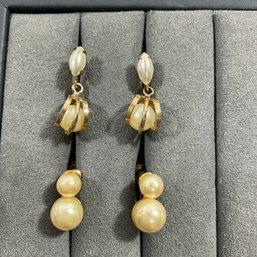 043 Set Of Two Faux Pearl And Gold Screw-On Earrings.