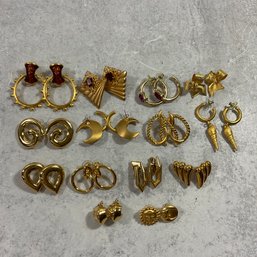 064 Big Lot Of 14 Gold Toned Monet Earrings