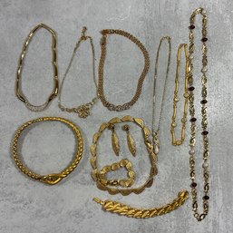 065 Lot Of 9 Chrome Gold And Matte Gold Necklaces