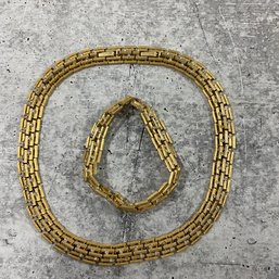 097 Gold And Rhinestone Necklace And Bracelet Set