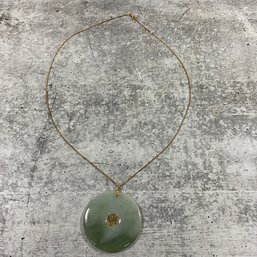 118 14k Gold Chinese Jade Pendant Necklace