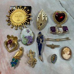 037 Lot Of Thirteen Gold Tone Brooches, Adolfo, Boutique, And Monet