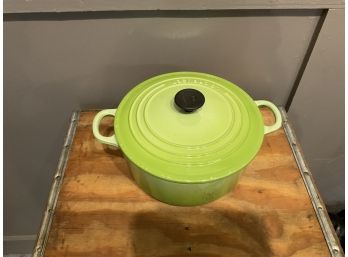 Le Creuset No 22 Round Beautiful Oven Cast Iron Lime Green Made In France 3 1/2 Qt