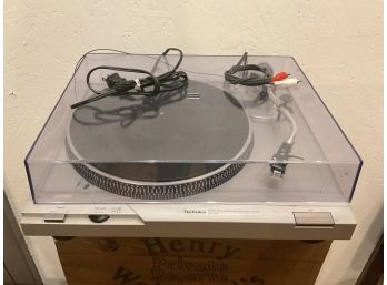 Technics Direct Drive Automatic Turntable System SL-D2 (#111)