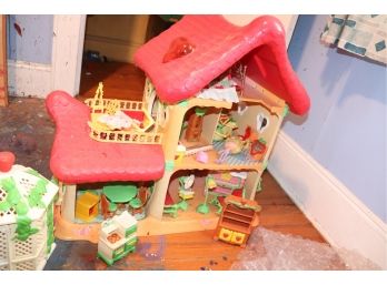 Vintage Strawberry Shortcake Play House And Furniture And Dolls