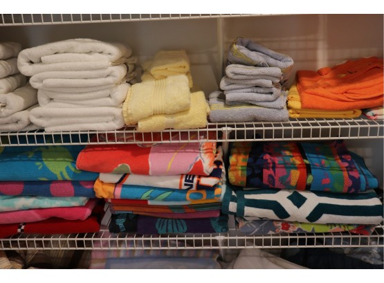 Large Collection Of Assorted Sized Towels Great For Beach & Home