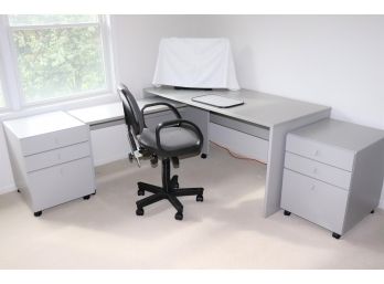 Large Modular Corner Desk Unit Clean Good Condition 4 Piece, 3 Pieces On Wheels, Includes Office Chair