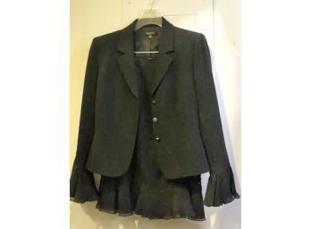 Adorable Tallari Suit Size 4 Petite With Trumpet Skirt & Bell Sleeves, Nice Detailing