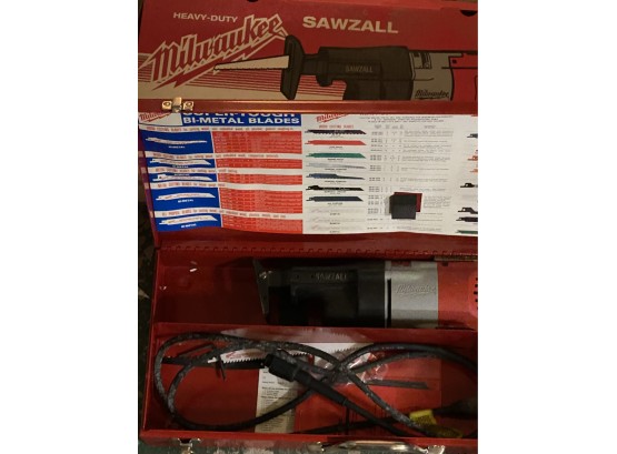 Milwaukee Heavy Duty 6507 Electric Sawzall With Hard Metal Case