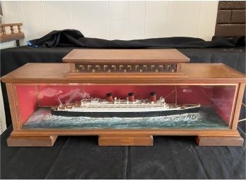 Vintage Queen Mary Ship Model In A Lighted Display Case