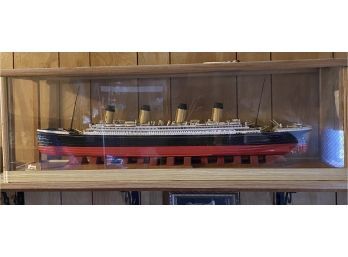 Vintage Titanic Boat Model IN A Display Case Nice Quality Craftsmanship
