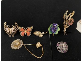 Large Assortment Of 7 Vintage Pins.