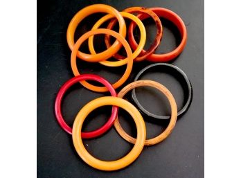 9 Medium Sized Vintage Bangle Bracelets In Bakelite & Plastic