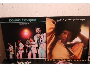 9 Assorted Vintage Motown Music Vinyl Records  Gloria Gaynor, Roberta Flake & More