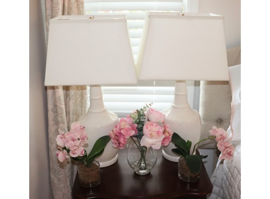 Pretty Contemporary Table Lamps With Faux Floral Decor