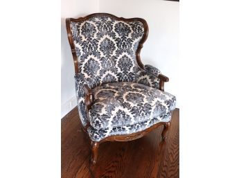 Very Pretty Blue & White Accent Chair With A Quality Textured Linen Fabric