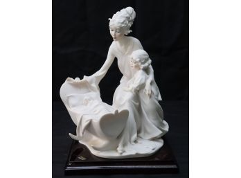 Giuseppe Armani Woman With Children Figurine