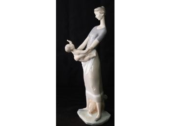 Lladro 'Motherhood' Porcelain Figurine 4575 H- 17 N