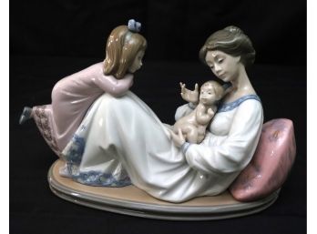 Lladro 'Latest Edition' 1606 Porcelain Figurine
