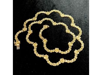 14K YG Exquisite Scalloped Floral Design Necklace - Very Classy Look!