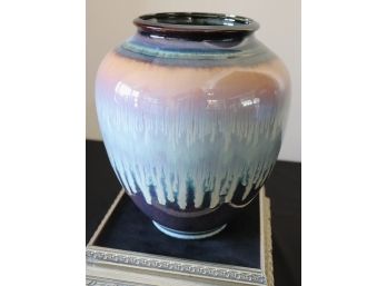 Beautiful Glazed Vase Includes Small Stand