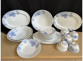 Beautiful Chinese Porcelain Dinnerware Set With Delicate Blue Grape-leaf Pattern