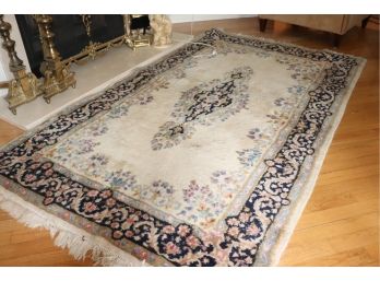 Finely Hand-Woven Wool Area Rug With Center Medallion