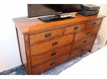 Quality Wood Dresser With A Rich Brown Wood Finish In Good Condition