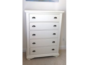 Tall White Chest/Dresser With 5 Drawers In Good Condition