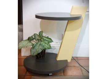 Stylish Contemporary Formica Side Table On Casters Easy To Move, Cool Piece In Good Condition