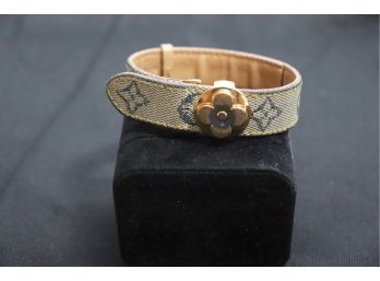 Louis Vuitton Bracelet Size Small