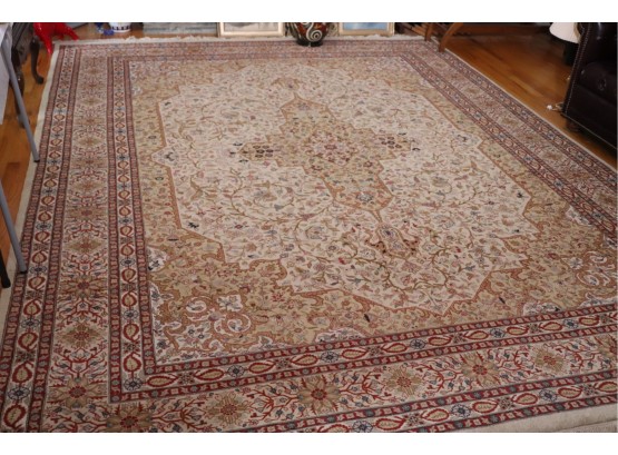 Nicely Detailed Hand-Woven Wool Rug With Center Medallion In Soft Colors And Very Good Condition