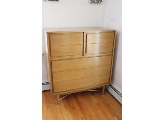 Mid Century Modern Light Wood Gentlemans Dresser With 8 Curved Edge Drawers & X Shaped Metal Stretcher