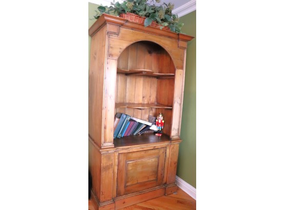 Antique Rustic Farmhouse Pine Wood Cabinet Circa 1830s, Great Country Look (The Contents Are Not Included