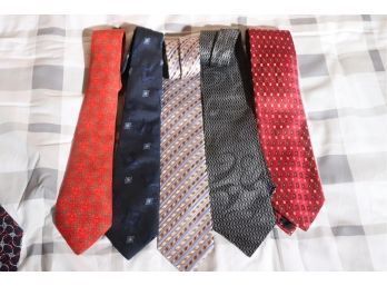 1.Lot Of 5 Vintage Silk Ties Featuring 1 Hermes, 1 Zegna, 1 Sulka, & 2 Valentino