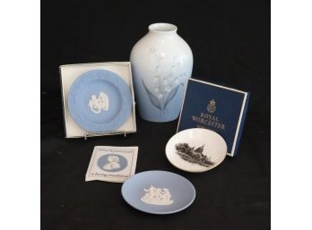 Royal Worcester St. Pauls Cathedral Mini Plate & Wedgwood Queen Elizabeth 2 B&At Denmark 57/239 Vase