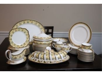 Wedgwood Dinner Set In The India Pattern Service For 12  Serving Pieces