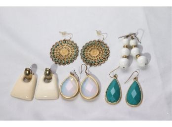 Collection Of Very Pretty Fashion Earrings In Assorted Sizes