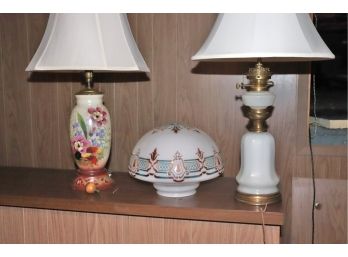 2 Table Lamps And A Pretty Vintage Glass Shade