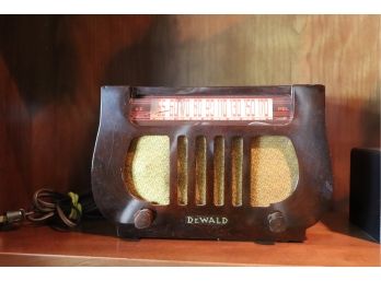 Vintage DeWald Bakelite Radio With Glass Panel
