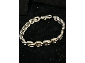 Stylish Sterling Silver Stirrup Link Bracelet