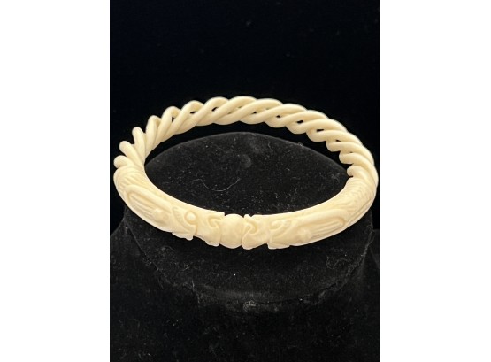 Beautiful Carved Bone Bracelet With 'alligator' Design - Size 8