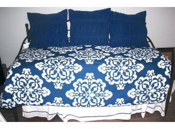 Ornate Metal Frame Daybed With Sealy Mattress, Great For Guest Includes 3 Large Accent Pillows From Potte