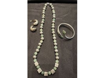 STERLING SILVER 24' GREEN STONE NECKLACE AND HINGED STERLING BRACELET