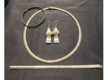 STERLING SILVER 17.5' HERRINGBONE NECKLACE AND 7.25' MATCHING BRACELET, STERLING EARRINGS AND WOVEN BRACELET