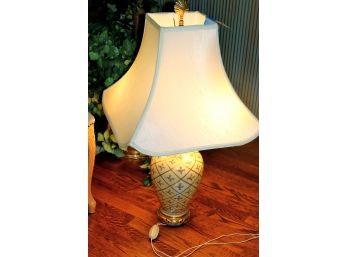 Beautiful Herend Porcelain Table Lamp With Pink Bud Roses & Custom Shade