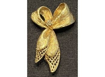 14K FANCY  KNOTTED BOW BROACH PIN WITH DIAMOND ACCENT