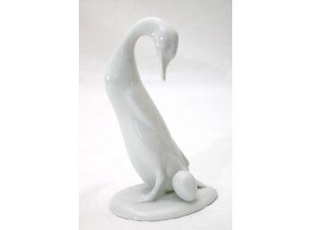 Elegant Herend White Porcelain Swan Or Goose With Egg
