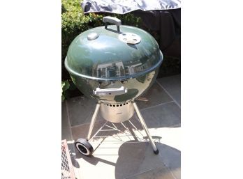 Pre-Owned Weber Charcoal Kettle Grill On Wheels With Plastic Cover