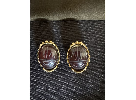 PAIR OF LOVELY 24K GOLD PLATED  AND CARVED CARNELIAN SCARAB EARRINGS - MMA - SIGNED